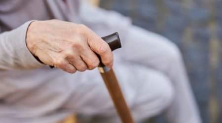 69 yaşlı qadın evində baltalanaraq öldürüldü