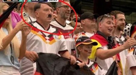 &ldquo;Hitler&rdquo; Almaniyanın matçında peyda oldu- Foto