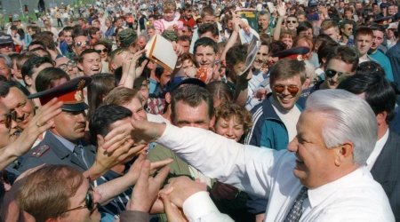 "Yeltsinin qələbəsinə son ana qədər inanmırdıq": 1996-cı il seçkilərinin pərdəarxası məqamları