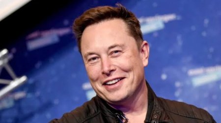 İlon Mask "SpaceX"in zəfərini kosmodromda mühəndislərlə qeyd etdi