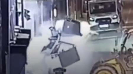 Ağlasığmaz soyğunçuluq: Bankomatı ekskavatorla divardan qopardılar &ndash; ANBAAN VİDEO