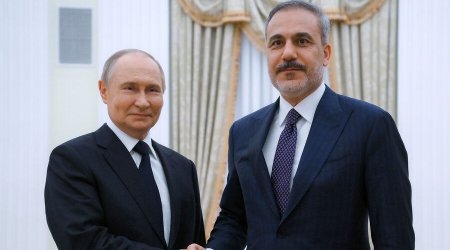Putin Kazanda Hakan Fidanla görüşdü - VİDEO