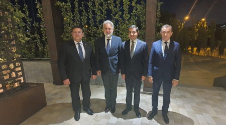 Hikmət Hacıyev rumıniyalı həmkarı ilə görüşdü &ndash; Nələr müzakirə edildi? &ndash; FOTO