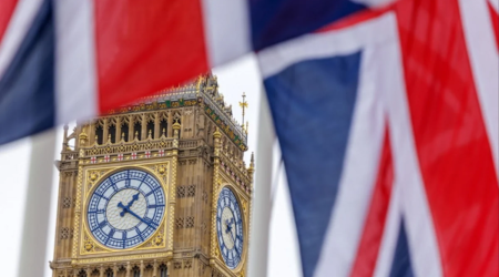 Britaniyada siyasi gərginlik: 100-dən çox deputat Kir Starmerin istifasını tələb edir