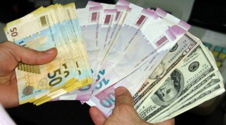 Bakıda modelin döşəyin altında gizlətdiyi PULLAR OĞURLANDI