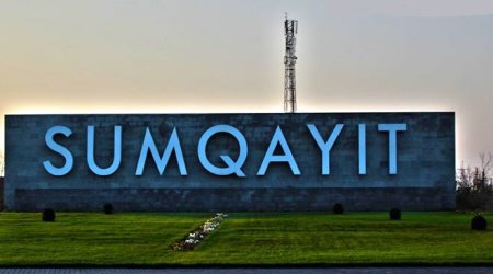 Sumqayıtda 18 yaşlı qız tanışı olan oğlanı bıçaqladı