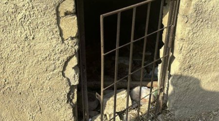 Bakıda binanın zirzəmisindən çürümüş meyit tapıldı