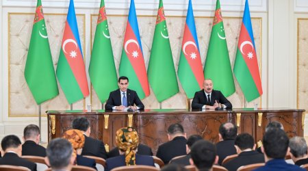 Azərbaycan və Türkmənistan prezidentləri mətbuata bəyanatlarla çıxış etdilər &ndash; FOTO/VİDEO