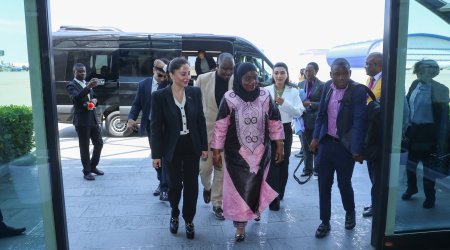 Mozambik parlamentinin sədri Azərbaycana gəldi &ndash; FOTO