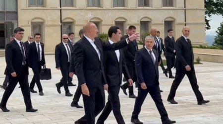 Hikmət Hacıyev: "Prezidentlərin Şuşada gəzintisi qarşılıqlı etimadın bariz ifadəsidir" &ndash; VİDEO
