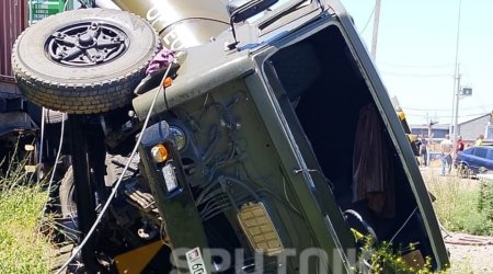 Ermənistanda yanacaq daşıyan yük maşını qatara çırpıldı