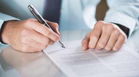 Kimlərə yeni işə başlayanda altı aydan tez məzuniyyət verilir?