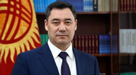 Qırğızıstan Prezidenti nəvələrinə smartfondan istifadəni QADAĞAN ETDİ
