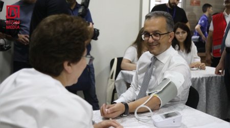Rəsmilər qanvermə aksiyasında &ndash; FOTO