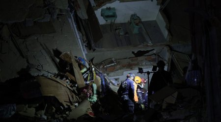Venesuelada qadın dağıntıların altında uşaq dünyaya gətirdi
