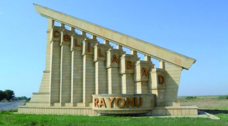 Cəlilabadda ev yanaraq kül oldu