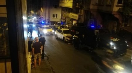 İstanbulda mağaza önündə partlayış: Polis şübhəliləri axtarır