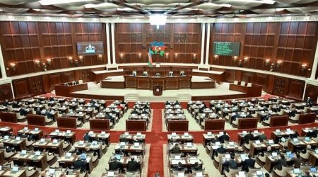 Milli Məclis məcburi köçkünlərlə bağlı qanunu qəbul etdi