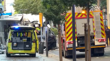 İspaniyada sərnişin avtobusu binaya çırpıldı: 43 yaralı var &ndash; VİDEO