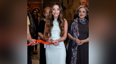 Alyona Əliyeva sərgidən yeni fotolar paylaşdı