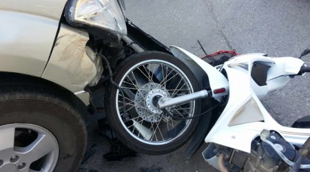 Gəncədə avtomobillə moped toqquşdu: 16 yaşlı yeniyetmə xəsarət aldı