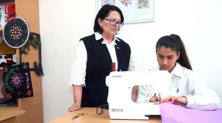 Yaşlanmayan peşə sevgisi - 64 yaşlı kənd müəlliminin UĞUR HEKAYƏSİ &ndash; FOTO