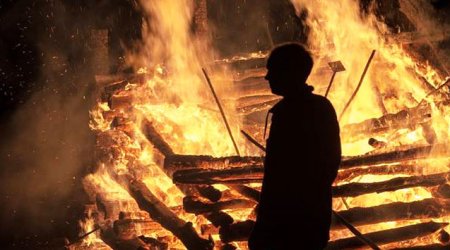 Bakıda oğurluğa görə işdən qovulan sürücü mağazanı YANDIRDI