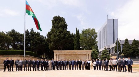 &ldquo;AzerGold&rdquo; QSC-nin fəaliyyətə başlamasının 10 illiyi münasibətilə Fəxri xiyaban və Şəhidlər xiyabanı ziyarət olundu - FOTO