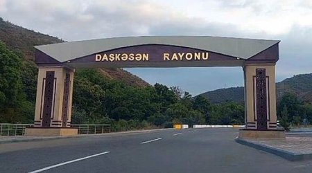 Daşkəsəndə DƏHŞƏT: 50 yaşlı kişi qonşu uşağı armaturla döydü - VİDEO