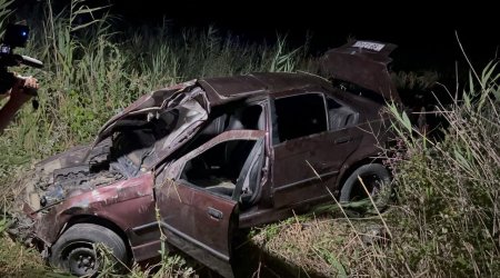 Kürdəmirdə BMW yoldan çıxaraq aşdı - FOTO