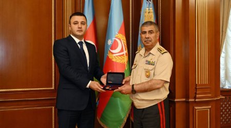 Zakir Həsənov Aqil Qurbanova medal təqdim etdi - Fotolar