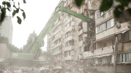 Kiyevdə xilasetmə əməliyyatı başa çatdı &ndash; 19 ölü, 61 yaralı var &ndash; FOTO