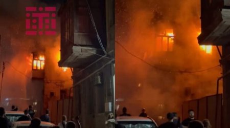 Bakının mərkəzində bina yanır - FOTO/VİDEO