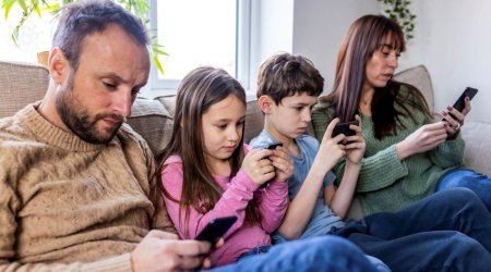 Uşaqlar telefonu əlindən qoymur, valideynlərin səsi çıxmır... &ndash; Gələcək nəsli qorumaq üçün ictimai qınaq ZƏRURƏTİ