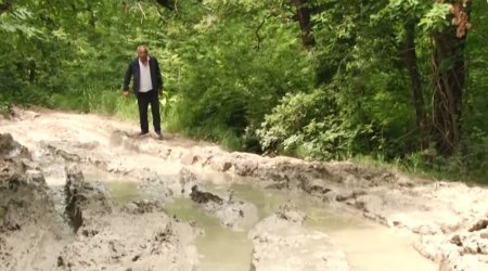 Əhalinin gününü qaraldan yol problemi: "Heç vertolyot da bura enə bilməz" - VİDEO