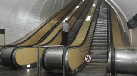 28 May stansiyasında bir eskalator təmirə BAĞLANIR