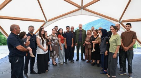 Prezident Kiçik Qaladərəsi kəndində sakinlərlə görüşdü &ndash; FOTO/VİDEO