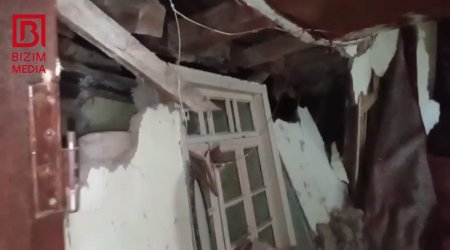 İsmayıllıda TORPAQ SÜRÜŞMƏSİ &ndash; Üç ailənin yaşadığı ev yararsız hala düşdü &ndash; VİDEO