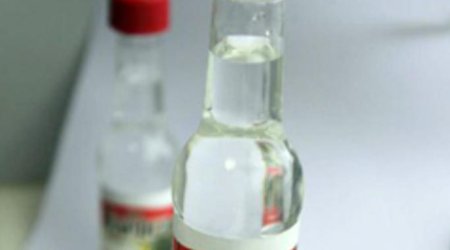 Ağdamda bədbəxt hadisə: Gecə durub su əvəzinə sirkə turşusu içdi