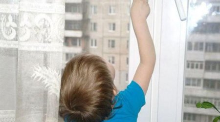 Bakıda 2 yaşlı körpə 3-cü mərtəbədən yıxıldı