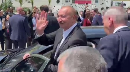 Prezident Şuşada Qlobal Media Forumu keçirilən məkandan belə ayrıldı - VİDEO