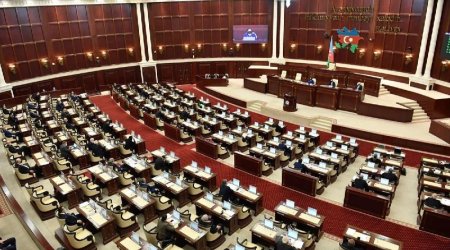 Deputatlar tətilə ÇIXDI