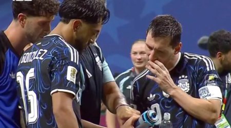 Argentina-İngiltərə oyununda ŞOK OLAY: Rəqib qapıçının su qabına yazılanlar ƏLƏ KEÇDİ - FOTO
