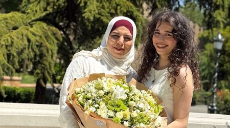 Ana və qızı eyni anda məzun oldular: "Mən onun qədər çox oxumamışam" - VİDEO