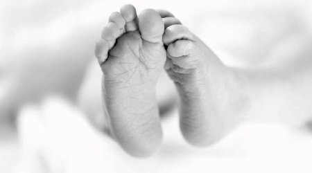 Şotlandiyada ana 3 aylıq körpəsini fenlə yandıraraq öldürüb