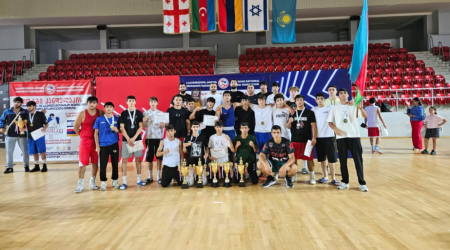 Azərbaycan boksçuları Gürcüstanda 13 medal qazandı