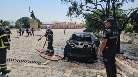 Naxçıvan şəhərində minik avtomobili yandı - FOTO/VİDEO