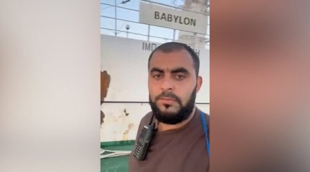 Daha bir gəmi hücuma məruz qaldı - Azərbaycanlılar xilas edildi - VİDEO