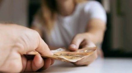 Bakıda sosial şəbəkə tanışlığı cinayətlə bitdi: Qız anasının pullarını oğurlayıb kişiyə verdi