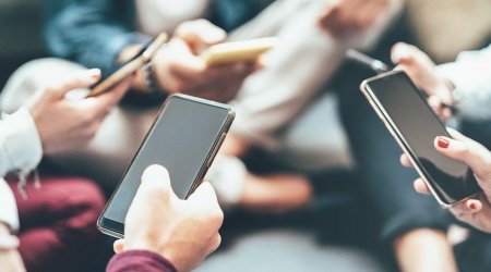 Gömrük postunda bəyan edilməyən 300 mobil telefon aşkarlandı